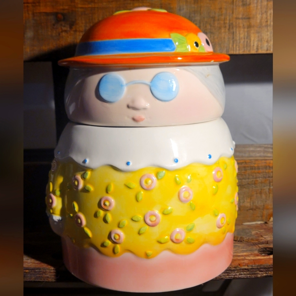 1993 Hallmark Galleries Mary Engelbreit Friendship Garden Cookie Jar